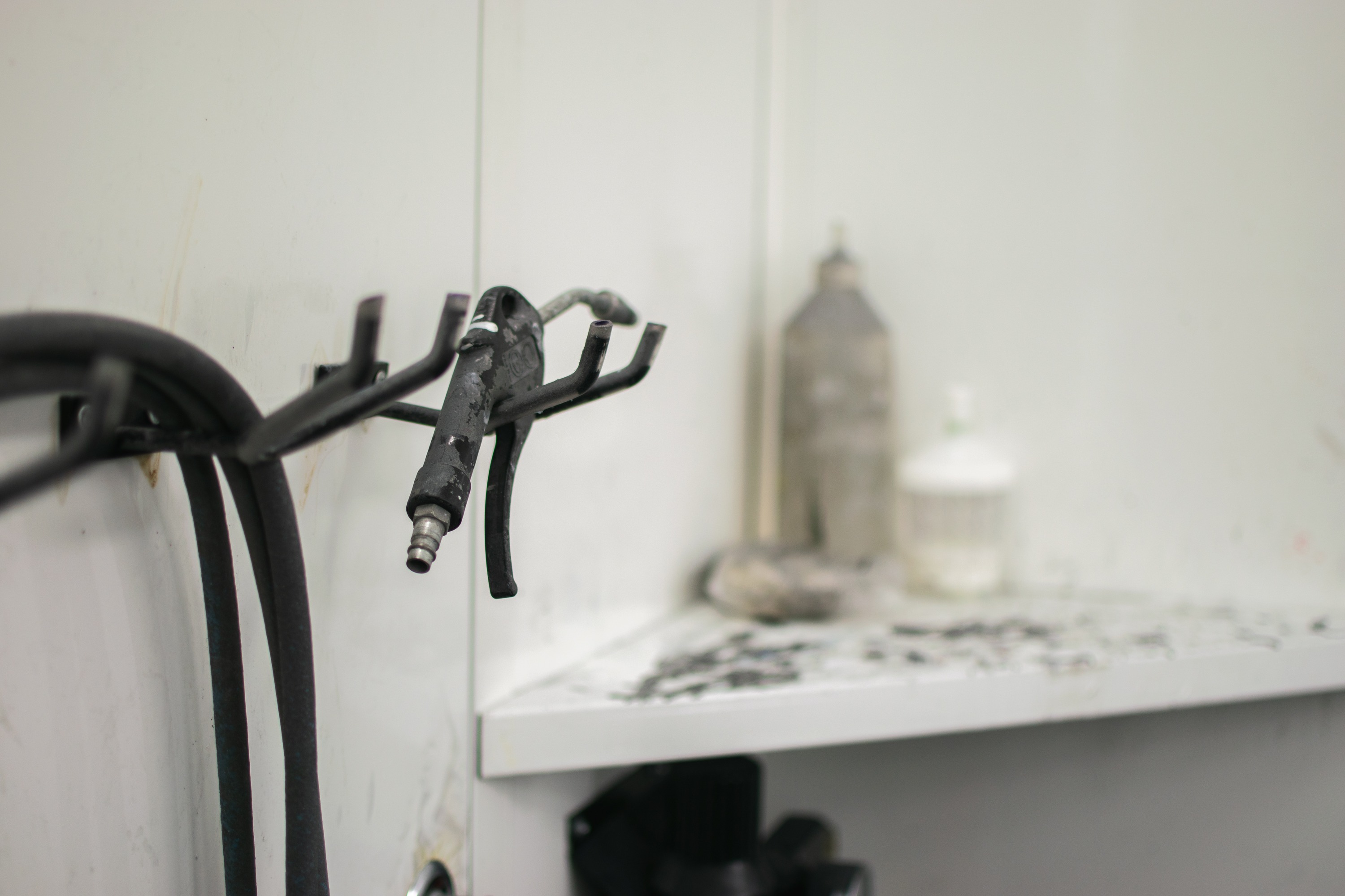 Blowtherm fényezőfülke és előkészítő állás Mercedes nagykereskedésnéln