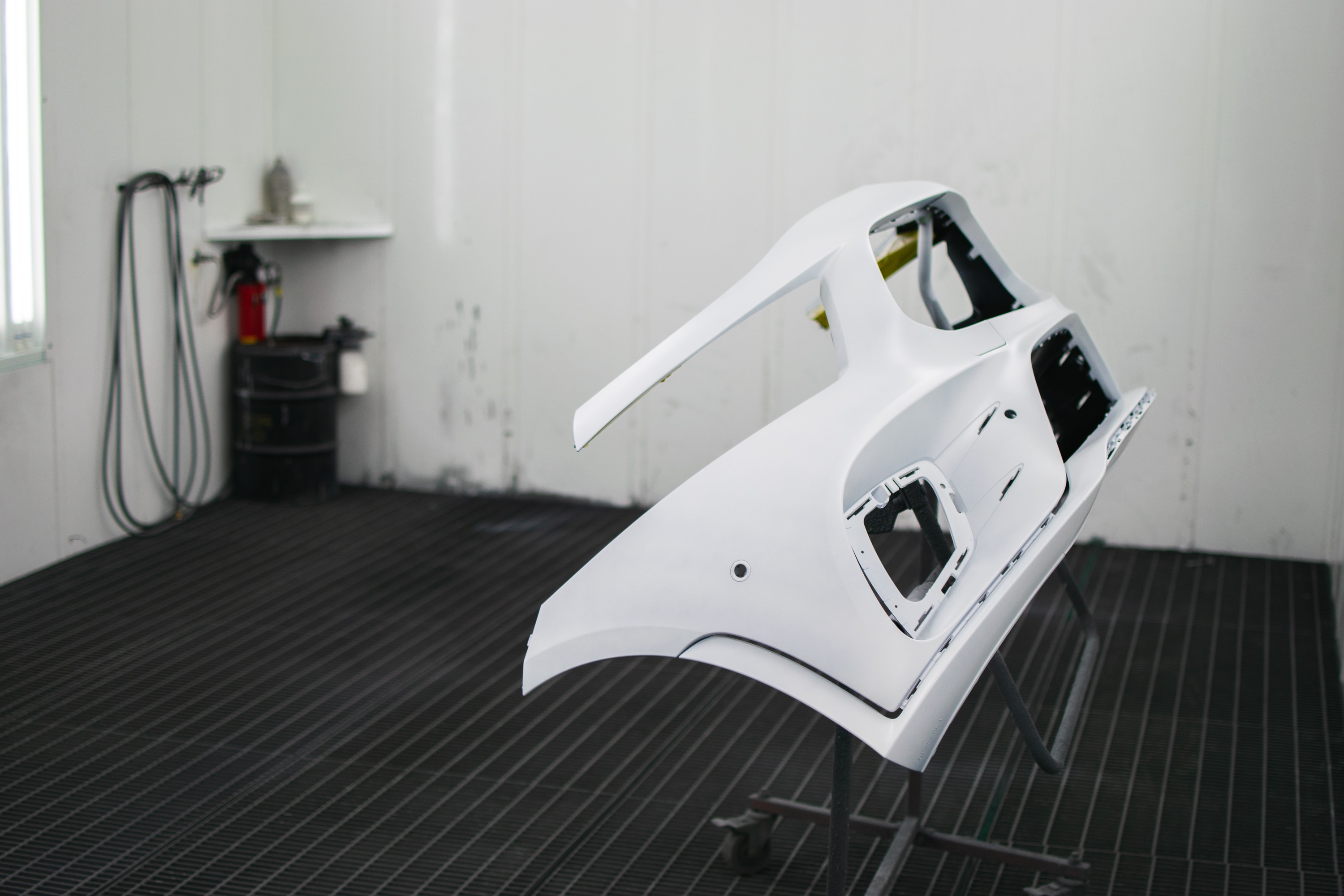 Blowtherm fényezőfülke és előkészítő állás Mercedes nagykereskedésnéln